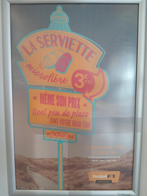 Salle de bain privative – Hôtel F1 Douchy-les-Mines